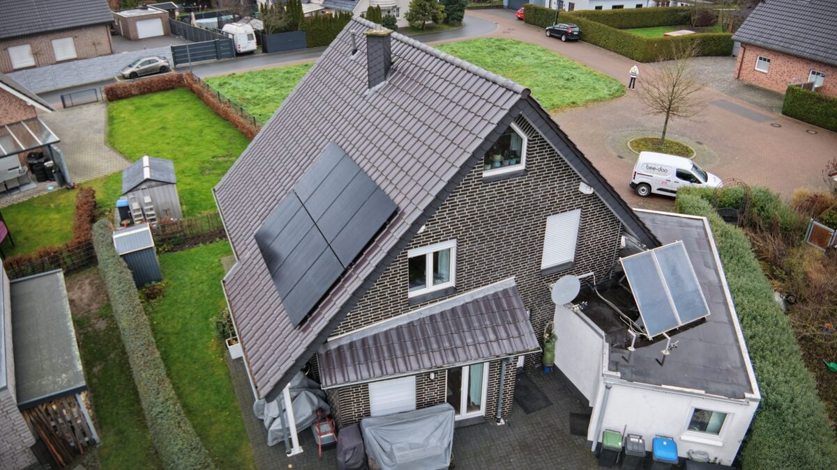 Nachbarschaft mit mehreren PV-Anlagen
